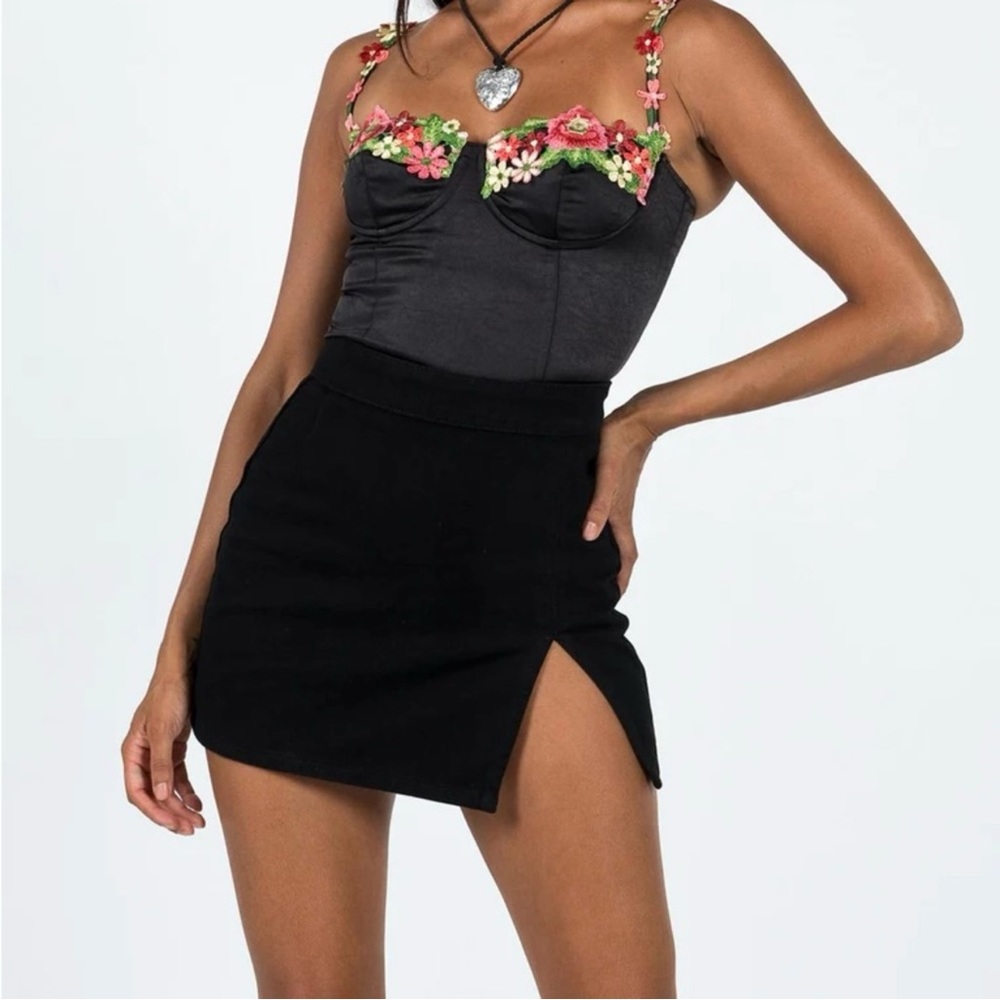 Lioness black mini skirt with slit